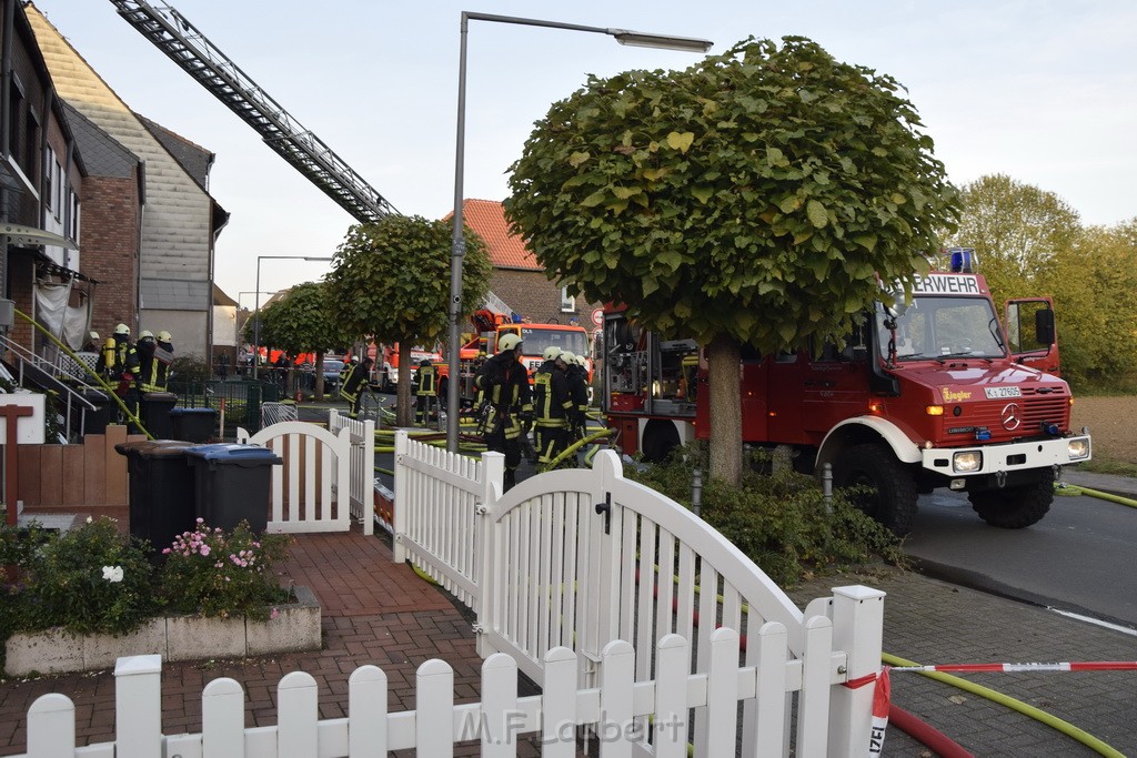 Feuer 2 Vollbrand Reihenhaus Roggendorf Berrischstr P029.JPG - Miklos Laubert